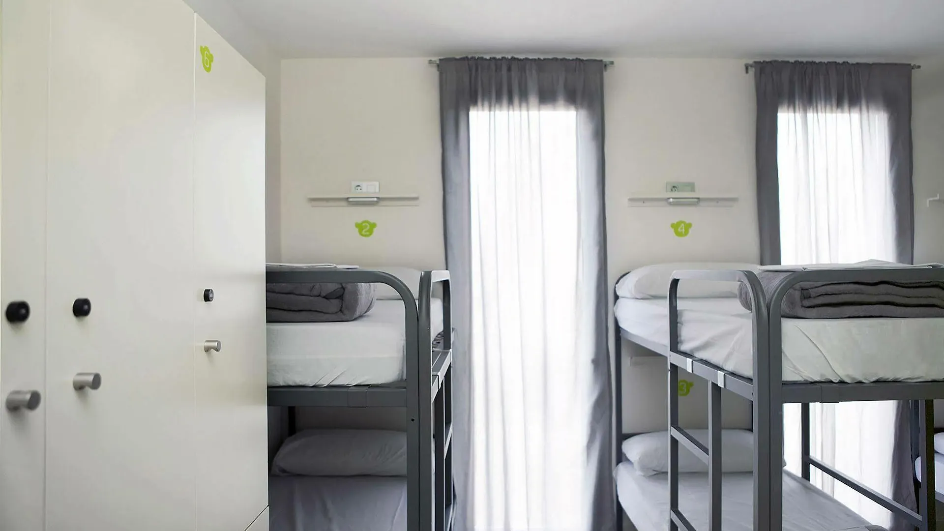 Meeting Point Hostels Barcellona 0*,
